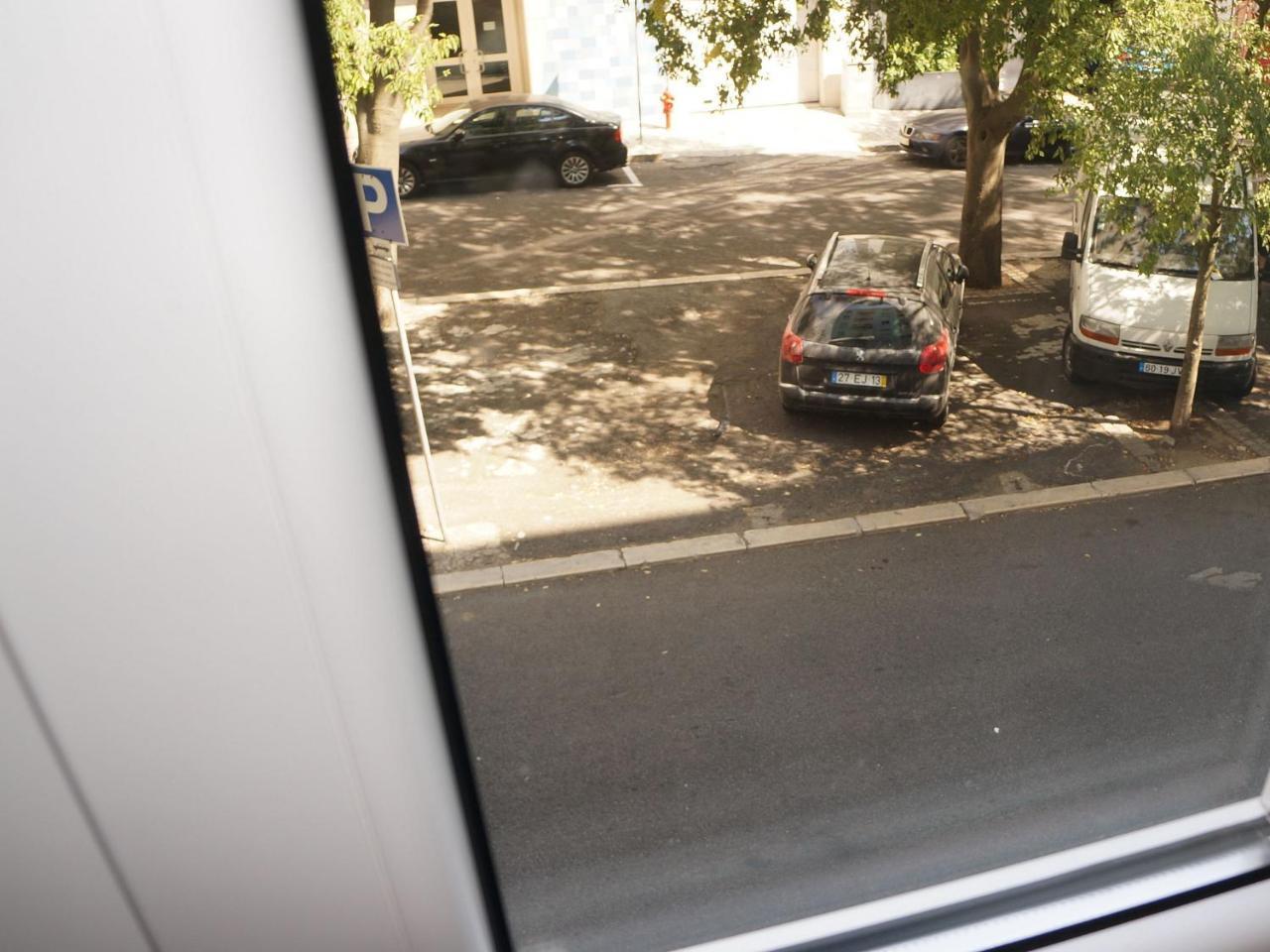 White And Grey Lisbon Apartment Bagian luar foto
