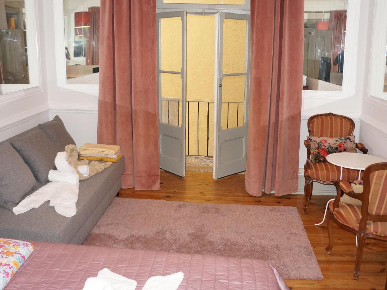 White And Grey Lisbon Apartment Bagian luar foto